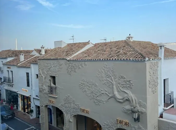 Casa Clock House Banus * 马尔韦利亚